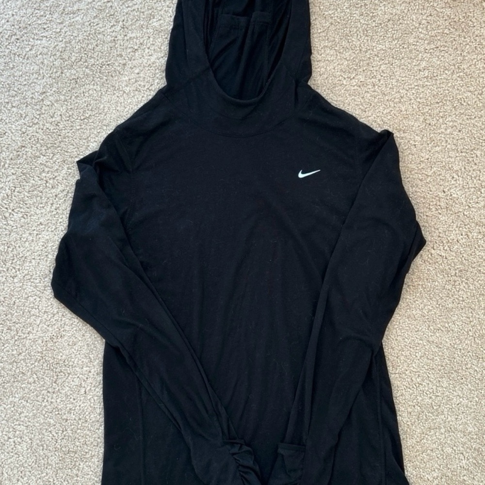 Women’s Nike Dri Fit Black Long Sleeve Pullover w/ Thumb Holes. Size Medium